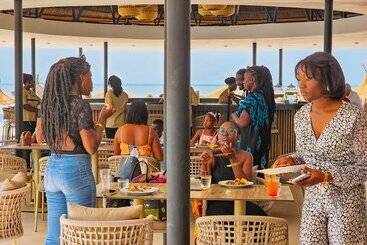 هتل Kombo Beach Resort
