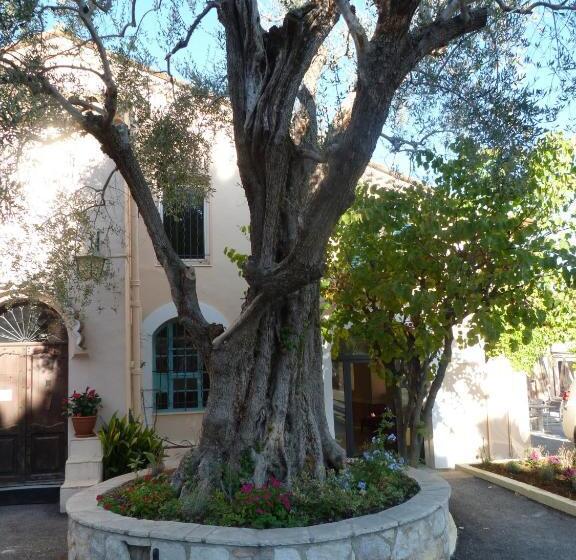 호텔 La Bastide De L'oliveraie