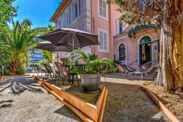 Hotel Villa Claudia  Cannes