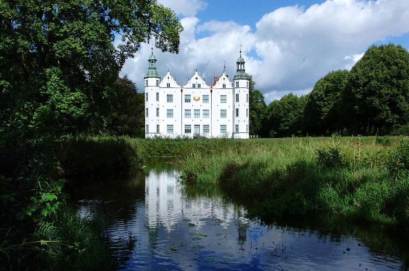 هتل Am Schloss Ahrensburg