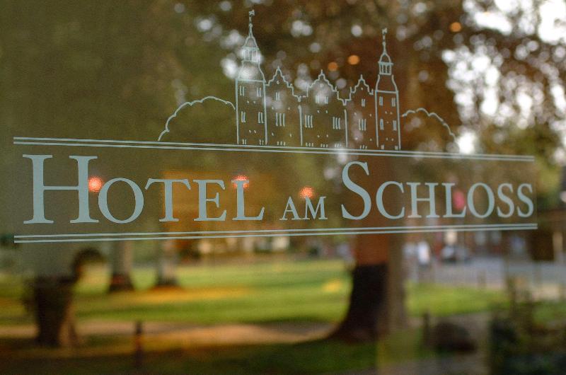 هتل Am Schloss Ahrensburg
