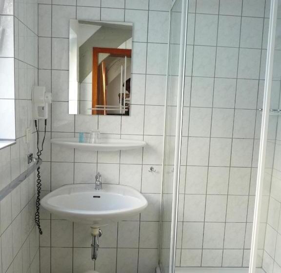 هتل Zur Krone