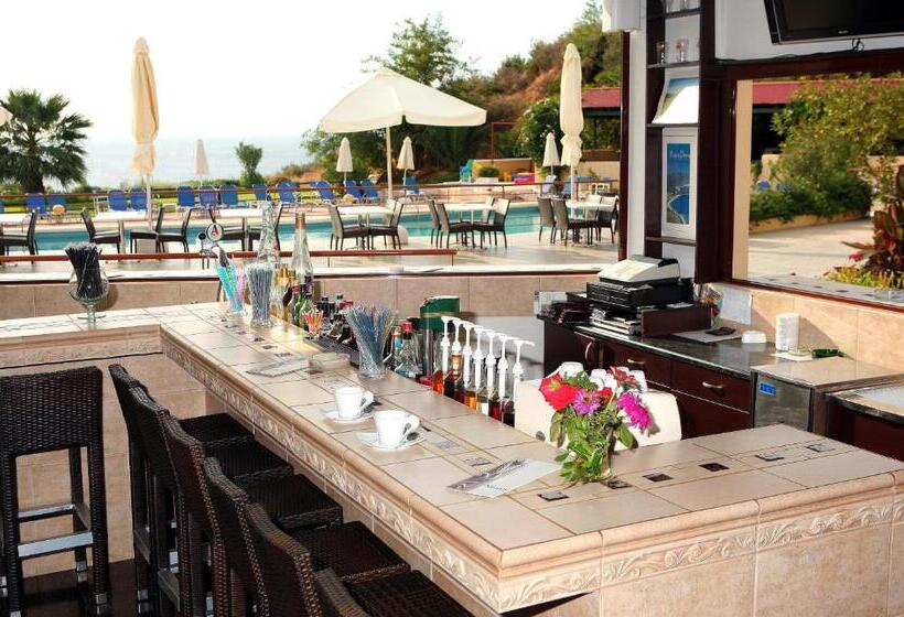 فندق Karavados Beach