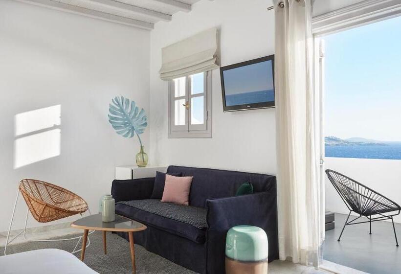 Kouros Hotel & Suites
