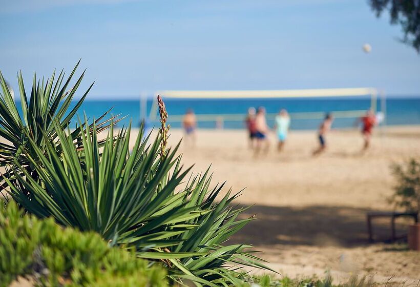 هتل Pilot Beach Resort