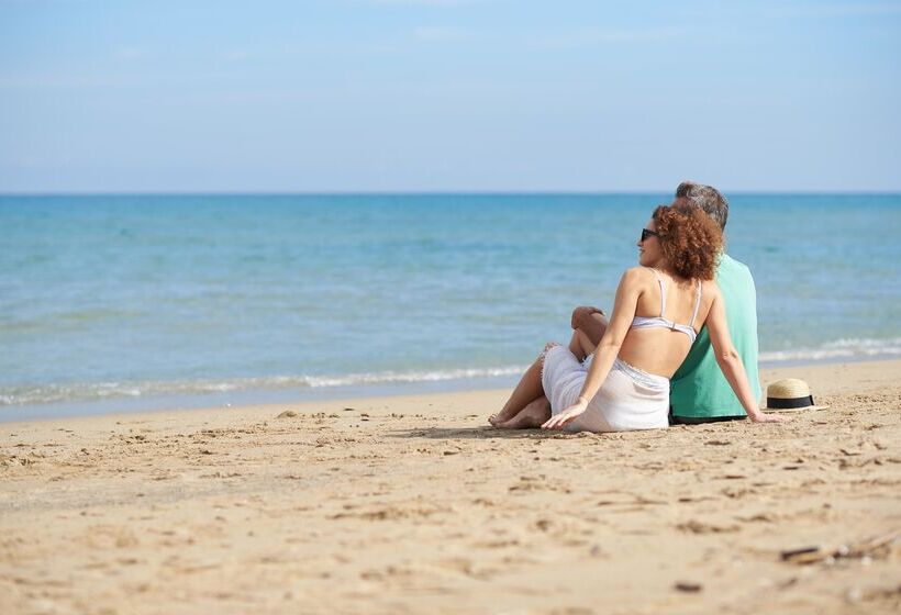 هتل Pilot Beach Resort