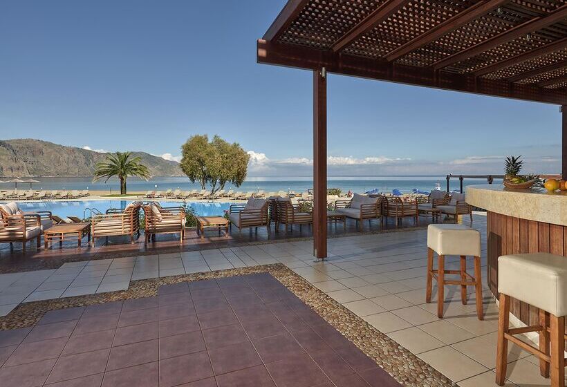 هتل Pilot Beach Resort
