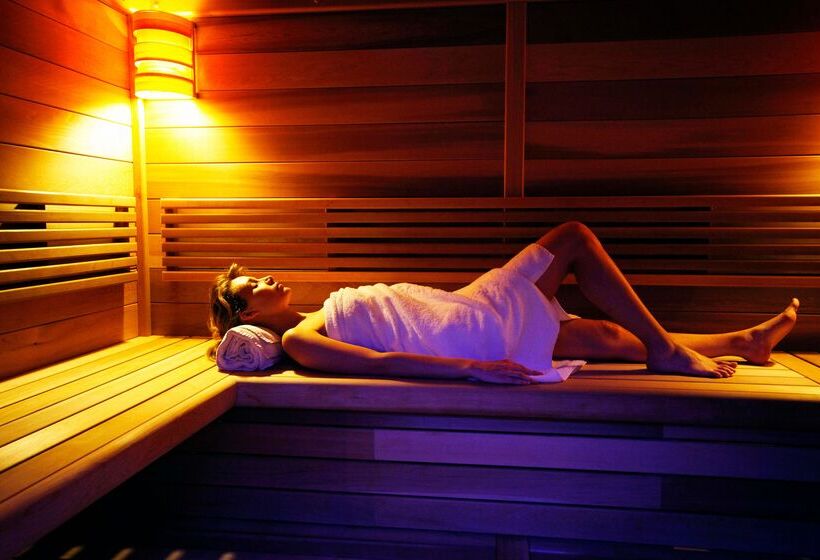 هتل Pilot Beach Resort