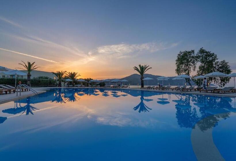 هتل Pilot Beach Resort