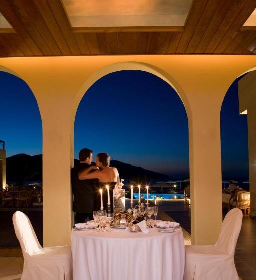 هتل Pilot Beach Resort