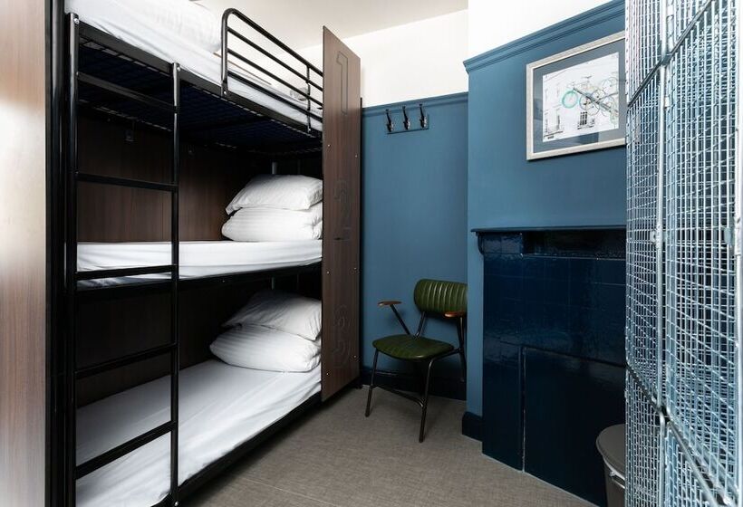 هاستل Publove @ The Rose & Crown