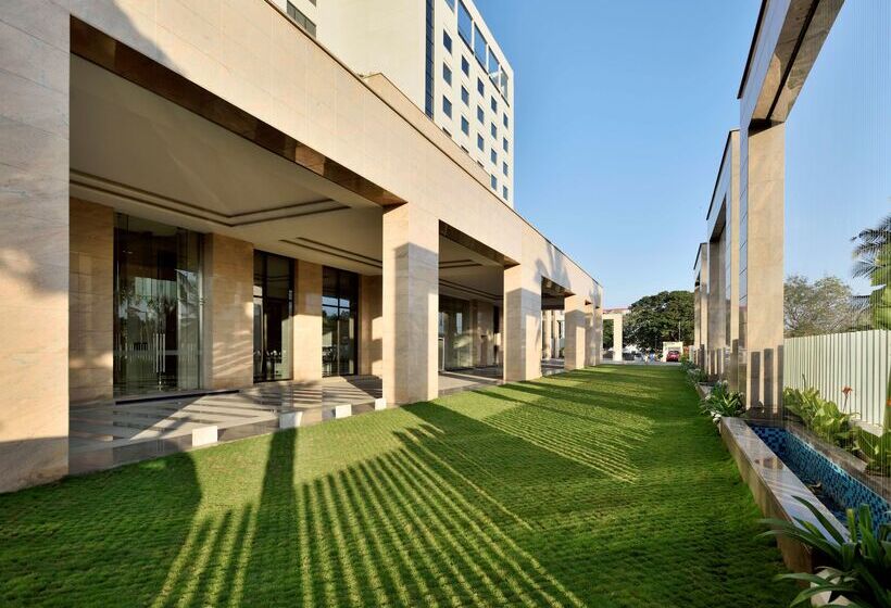 בית מלון כפרי Radisson Blu Coimbatore