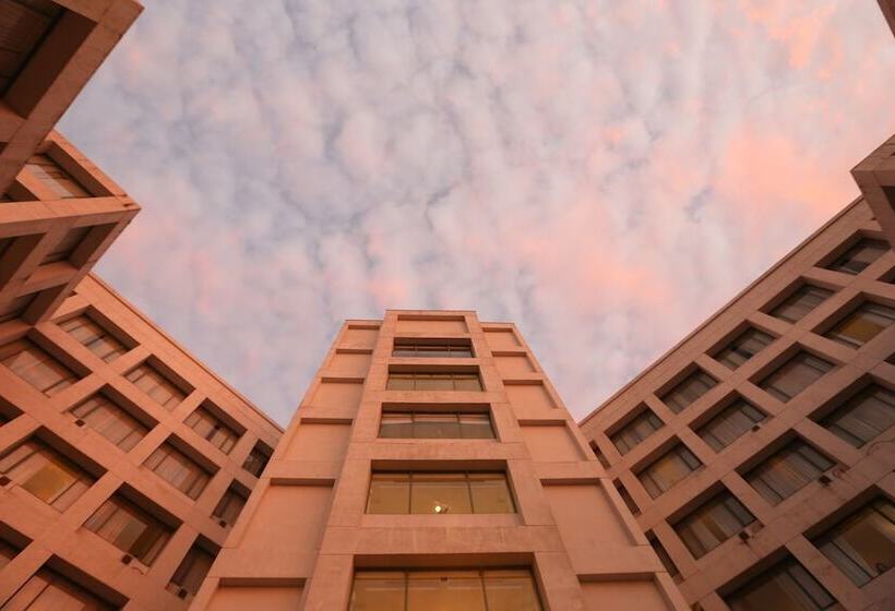 هتل Aryaduta Manado