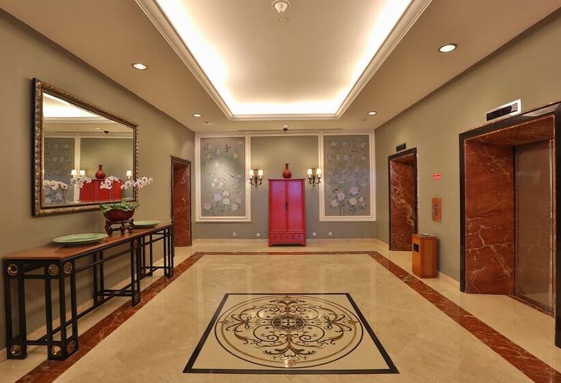 هتل Aryaduta Manado