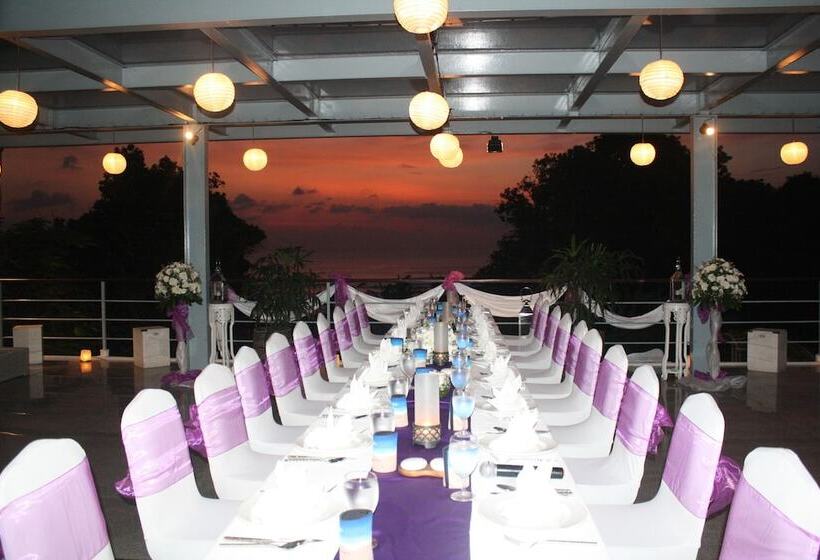 فندق Away Bali Legian Camakila Resort