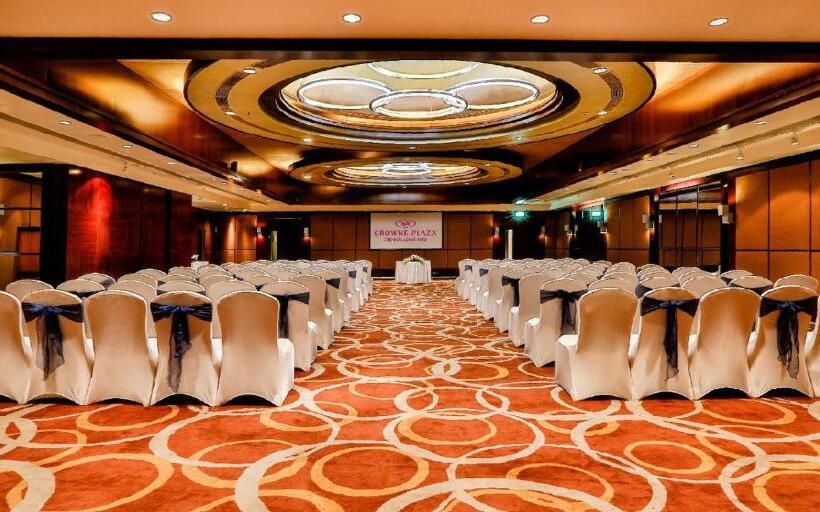 هتل Crowne Plaza Chennai Adyar Park