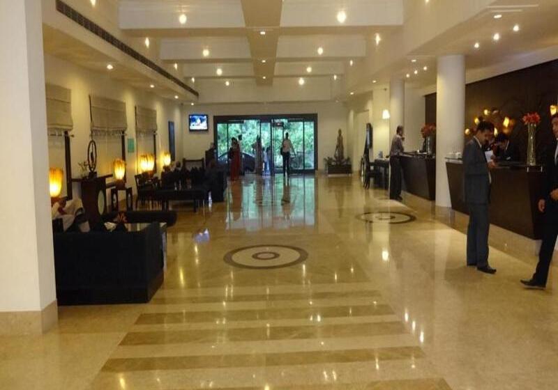 هتل Greenpark Hyderabad