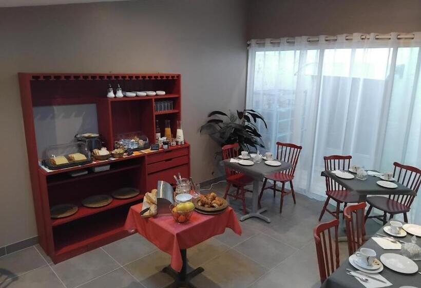 هتل Hôtel Les Thermes