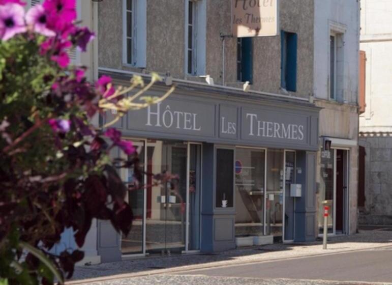 هتل Hôtel Les Thermes