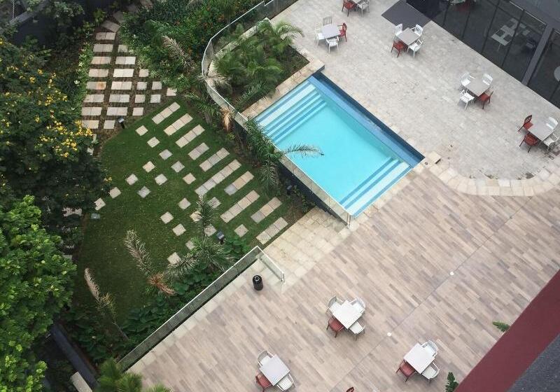 هتل Crowne Plaza   Dar Es Salaam, An Ihg