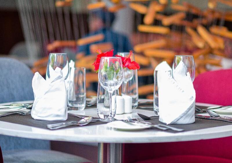 هتل Crowne Plaza   Dar Es Salaam, An Ihg