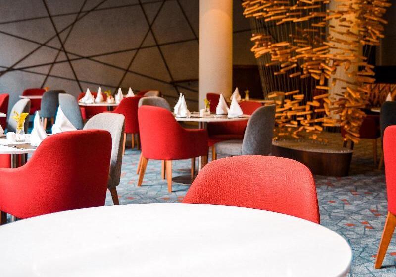 هتل Crowne Plaza   Dar Es Salaam, An Ihg