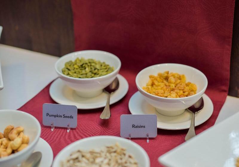 هتل Crowne Plaza   Dar Es Salaam, An Ihg