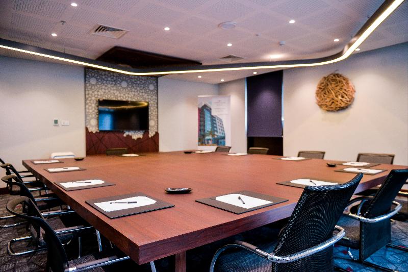 هتل Crowne Plaza   Dar Es Salaam, An Ihg