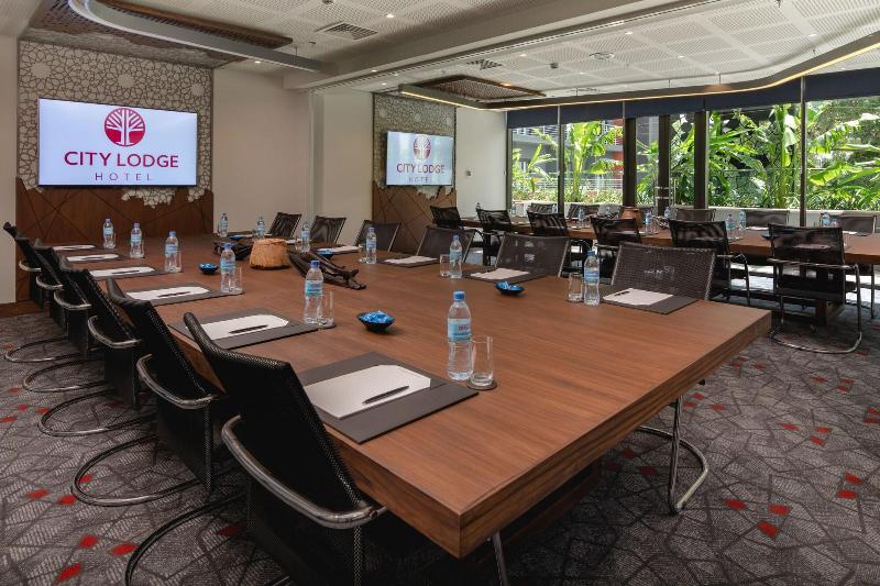 هتل Crowne Plaza   Dar Es Salaam, An Ihg