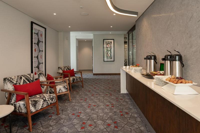 هتل Crowne Plaza   Dar Es Salaam, An Ihg