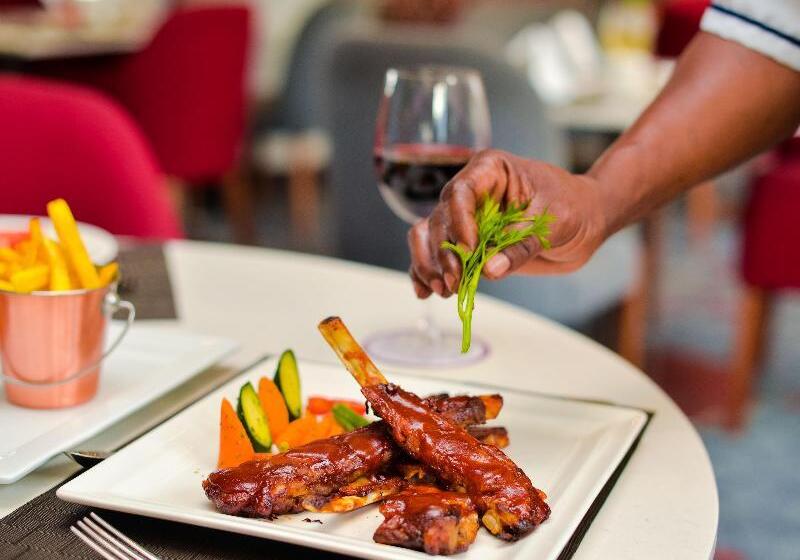 هتل Crowne Plaza   Dar Es Salaam, An Ihg