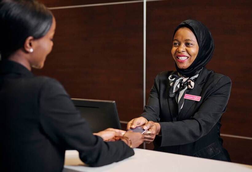 هتل Crowne Plaza   Dar Es Salaam, An Ihg