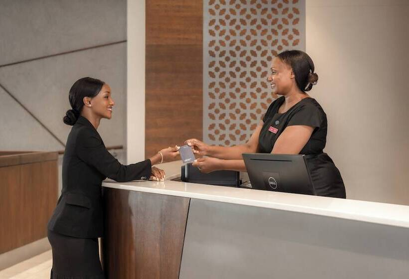 هتل Crowne Plaza   Dar Es Salaam, An Ihg
