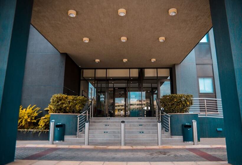 هتل Crowne Plaza   Dar Es Salaam, An Ihg