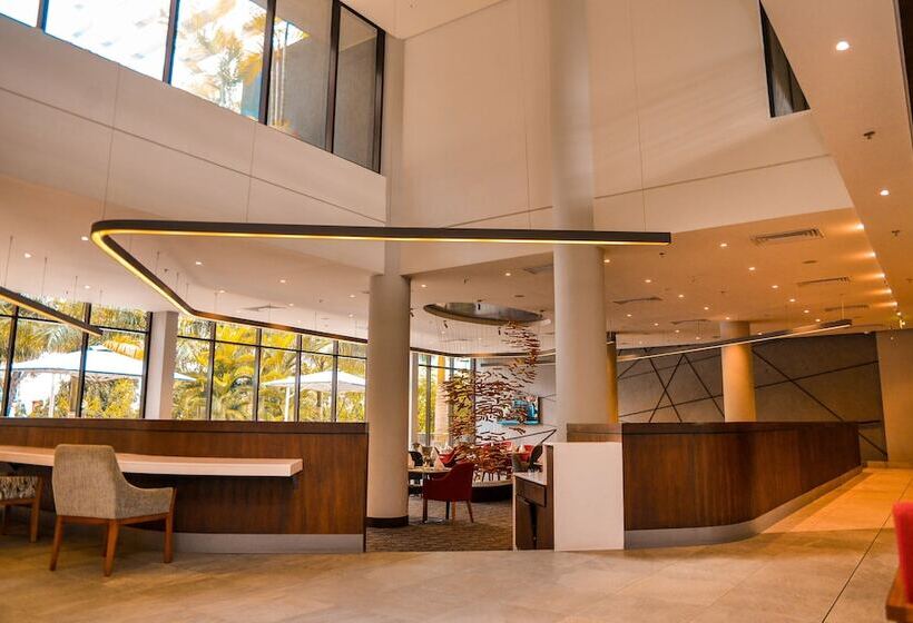 هتل Crowne Plaza   Dar Es Salaam, An Ihg