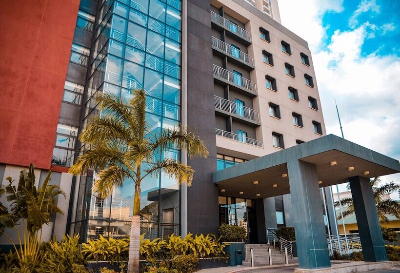هتل Crowne Plaza   Dar Es Salaam, An Ihg