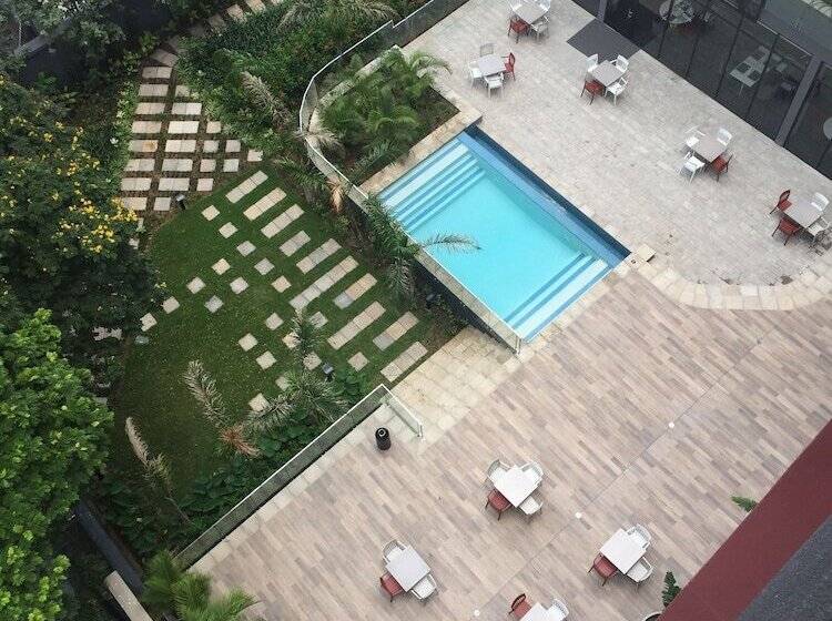 هتل Crowne Plaza   Dar Es Salaam, An Ihg