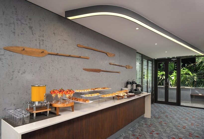 هتل Crowne Plaza   Dar Es Salaam, An Ihg