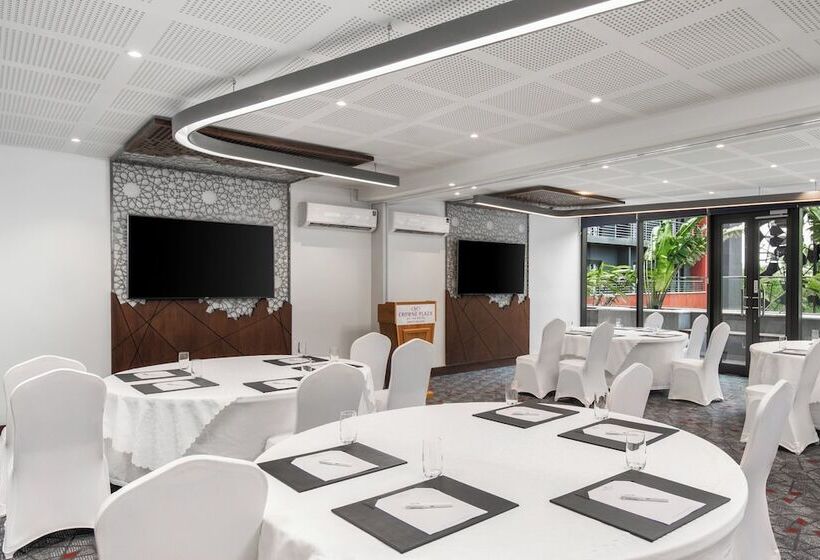 هتل Crowne Plaza   Dar Es Salaam, An Ihg