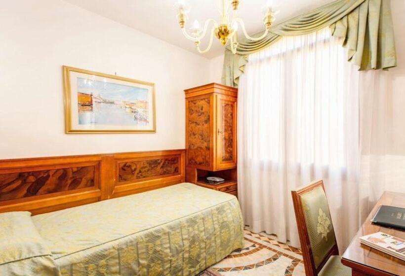 Fotos del hotel Antica Casa Carettoni: 1 Fotos del hotel Antica Casa Carettoni: 1