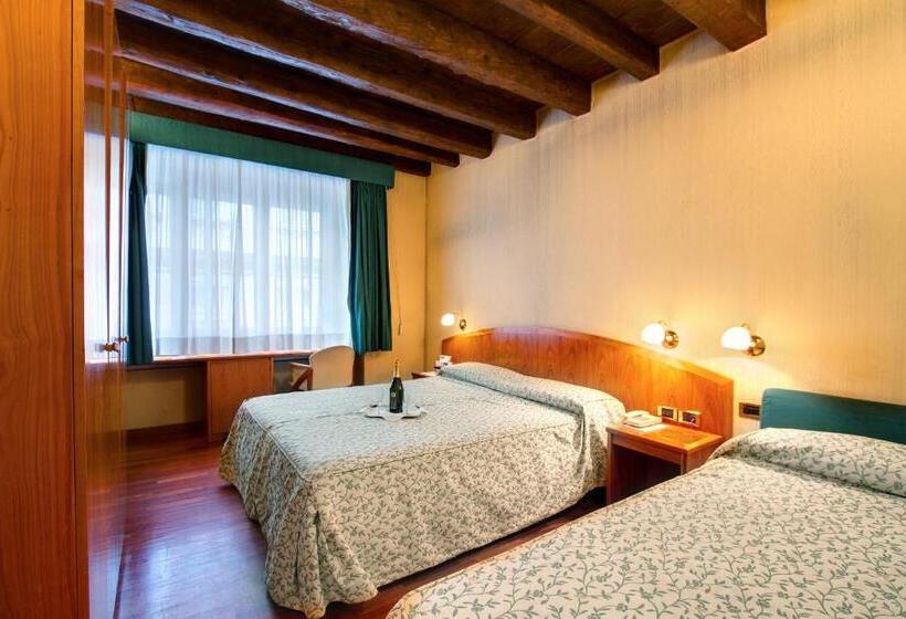 Fotos del hotel Corot:  9