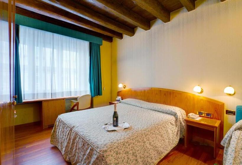 Fotos del hotel Corot:  6