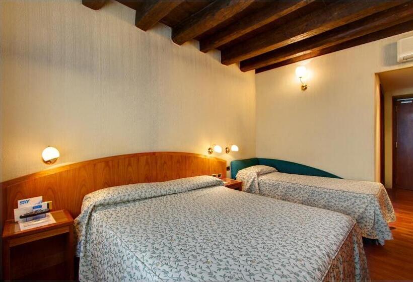 Fotos del hotel Corot:  2