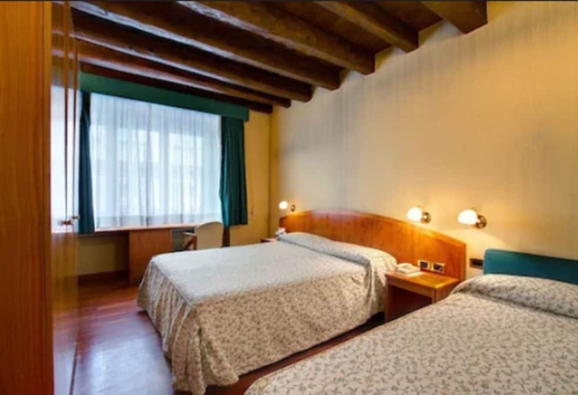 Fotos del hotel Corot:  25
