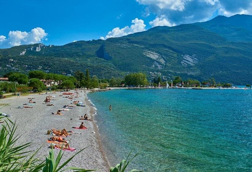 هتل Europa  Skypool & Panorama