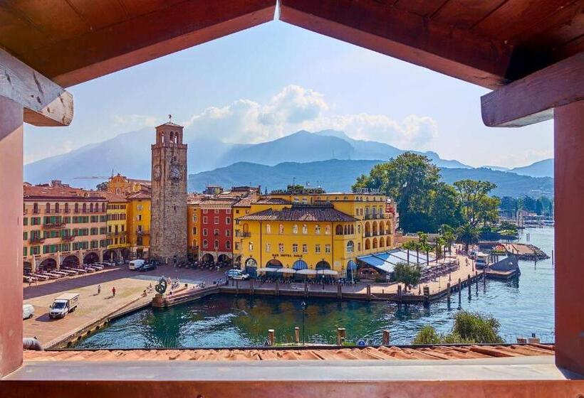 هتل Europa  Skypool & Panorama