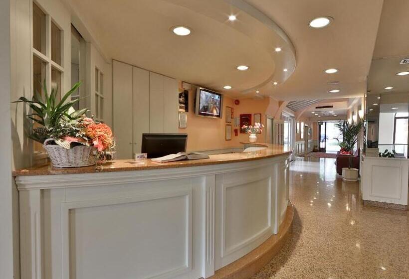 هتل Europa  Skypool & Panorama