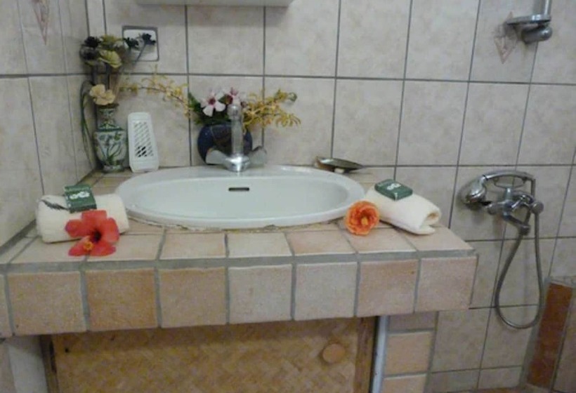 هتل Bora Vaite Lodge