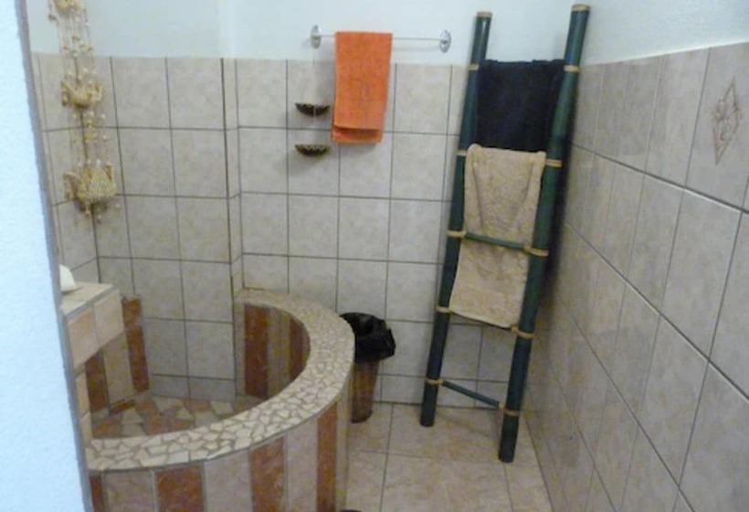 هتل Bora Vaite Lodge