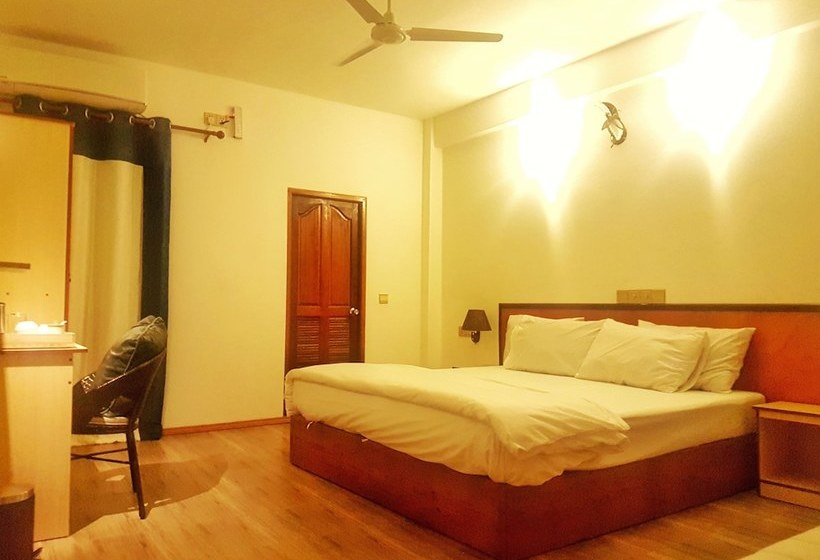 هتل Five Coral Inn